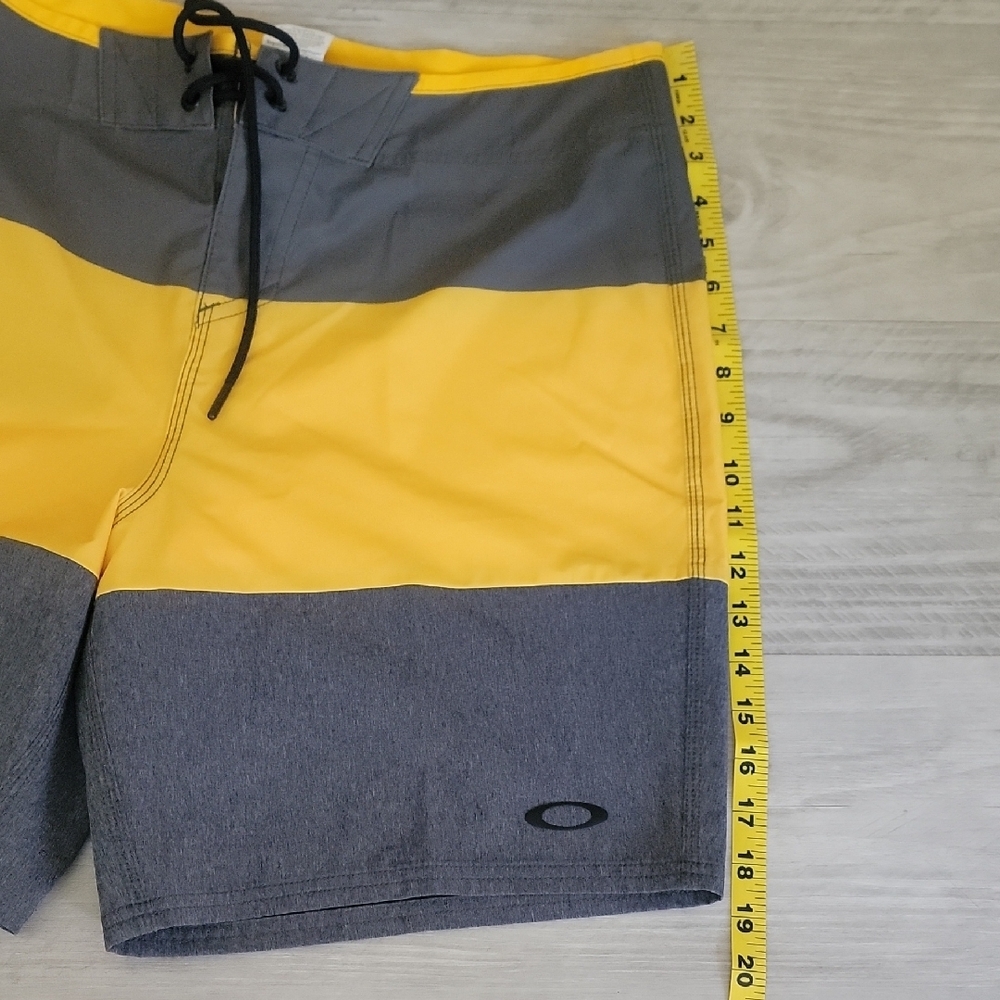 Oakley Men's Yellow and Gray Swim Shorts - Picture 6 of 7